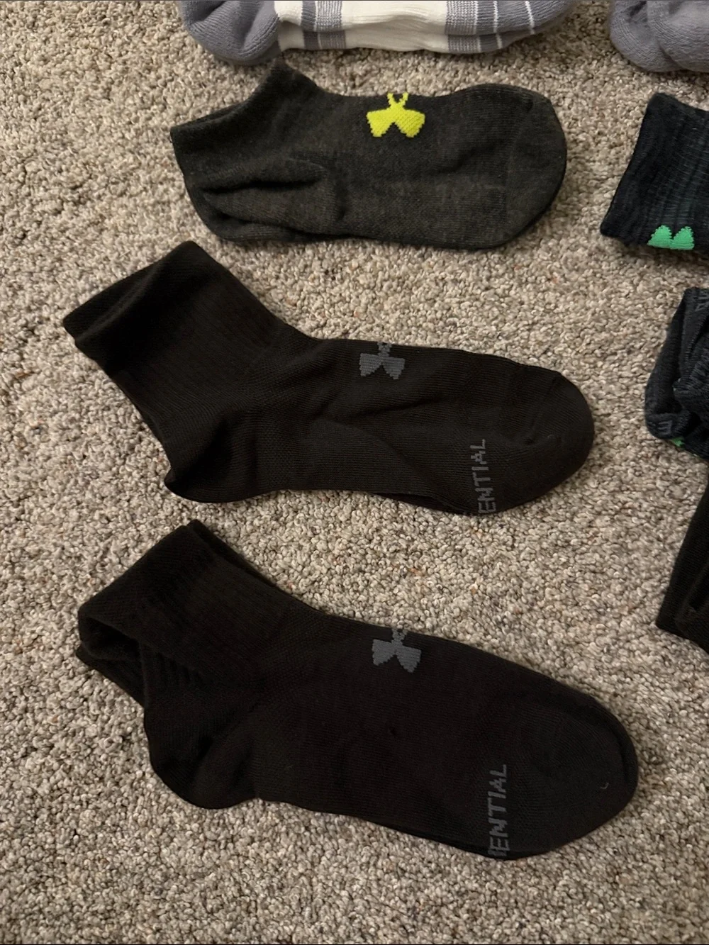 Under Armour Boys Sock Bundle Black, White and Gray size medium